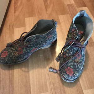 Size 9 Hush Puppies Boots